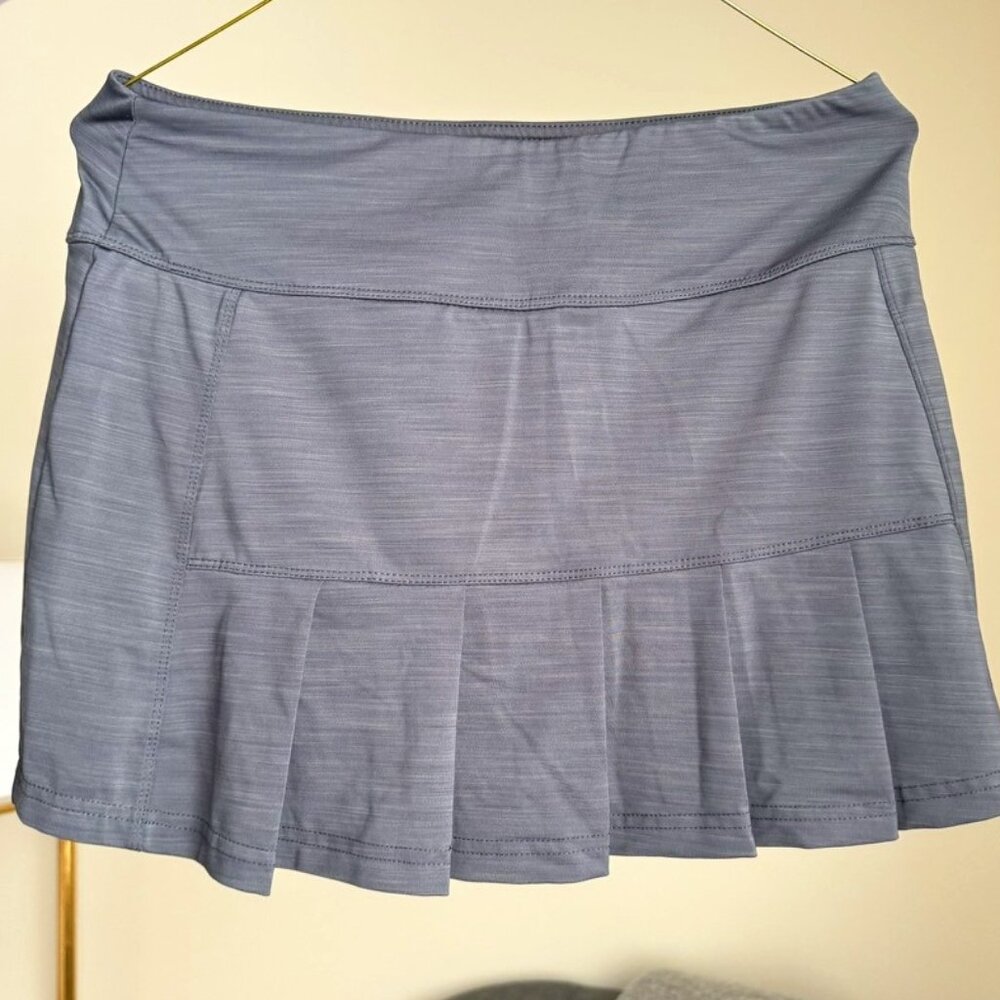 Bolle flat front with pleated back tennis skort